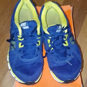 Nike sneakers  dual fusion 5 youth or 6.5 w